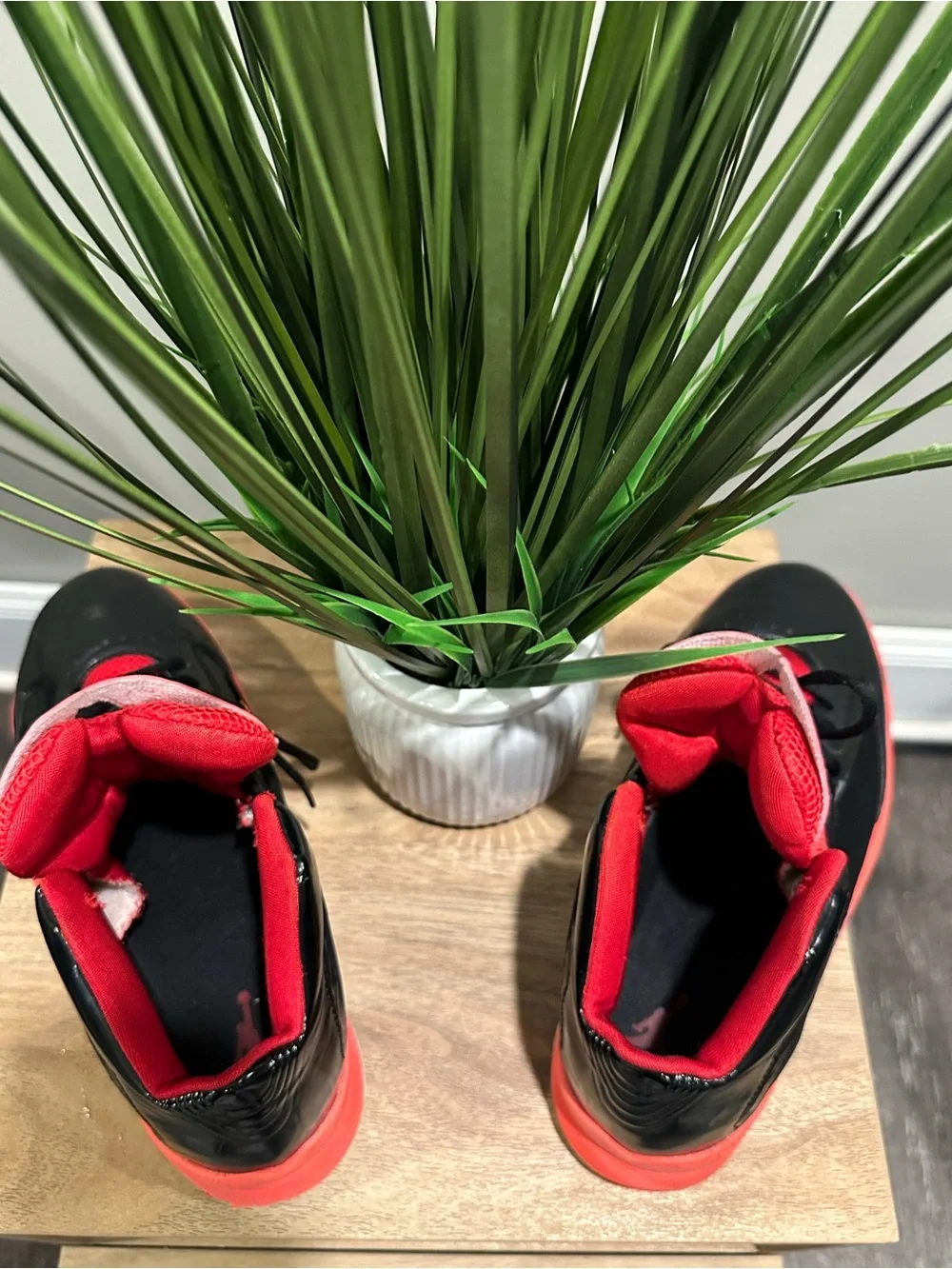 Jordan Men's Black and Red Aero Flight Athletic Sneakers